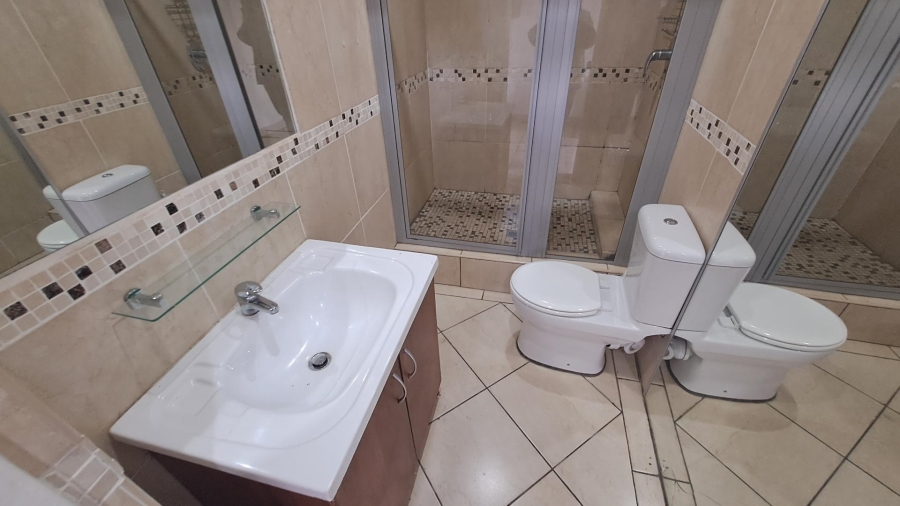 5 Bedroom Property for Sale in Brandwag Free State